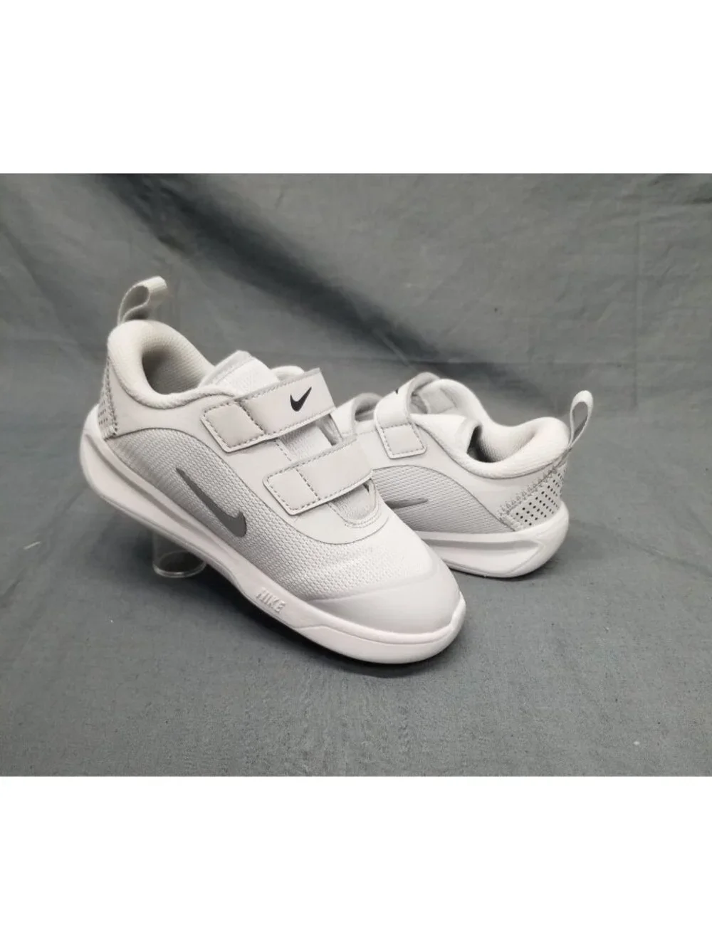 Nike Toddlers Omni Multi-Court Low Sneakers Slip-On White Size 7 NEW IN BOX!